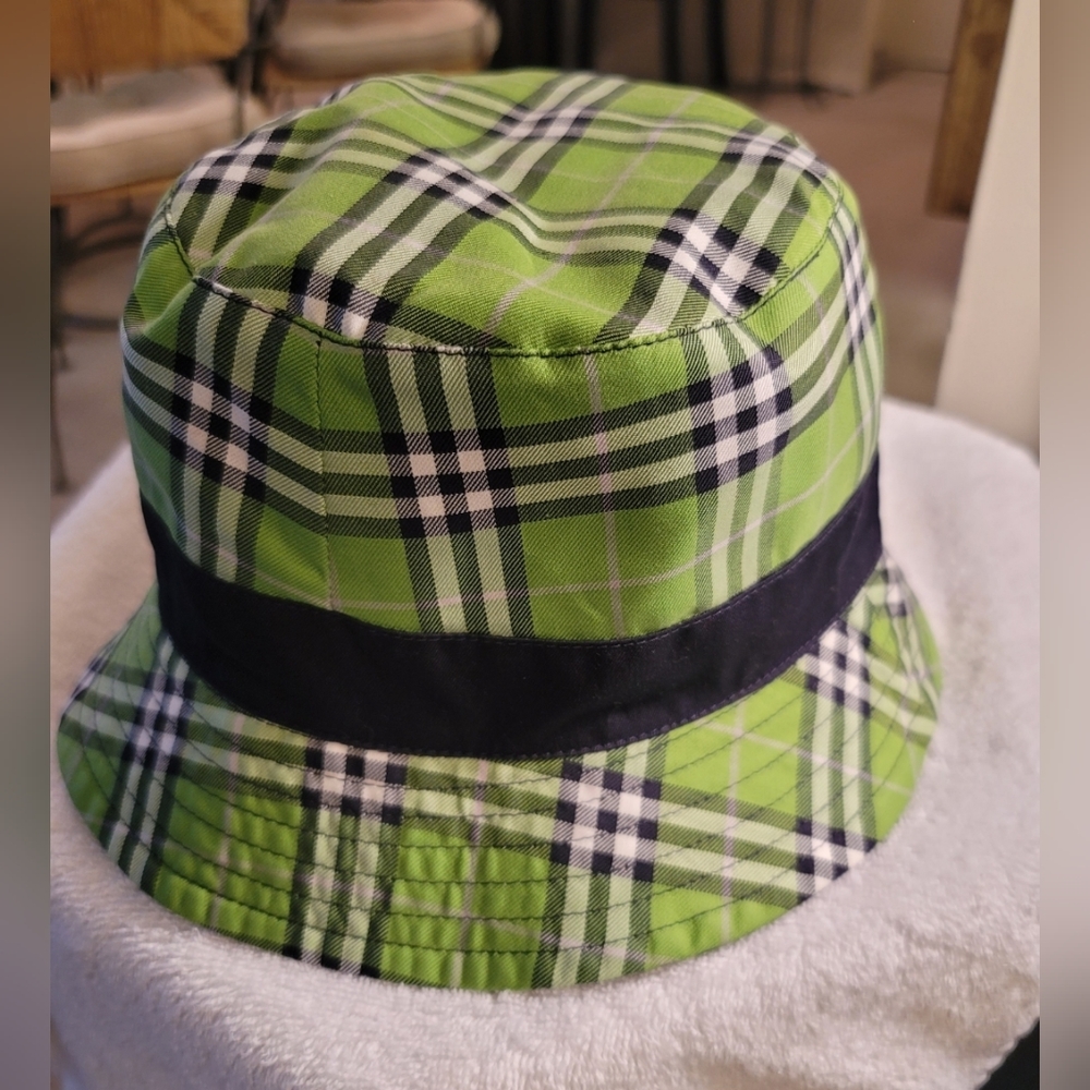 BURBERRY  GREEN HAT SIZE LARGE